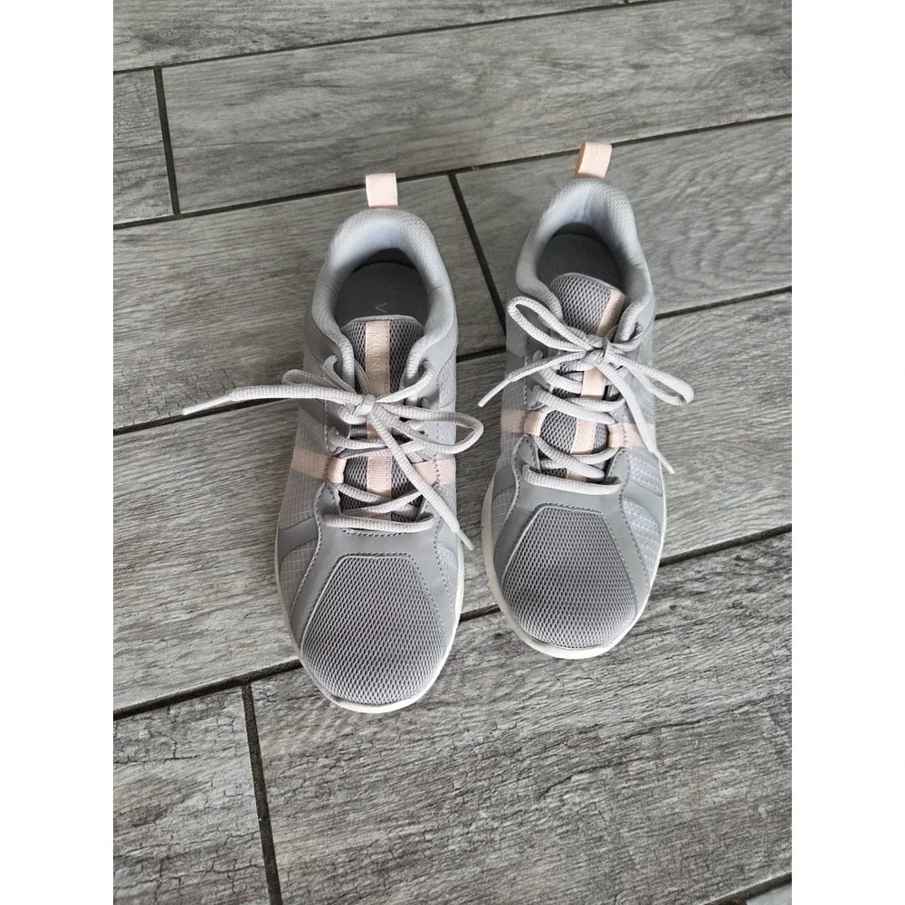 Vionic Radiant Womens 7 Gray Pink Walking Sneakers Orthotic Comfort Shoes NEW